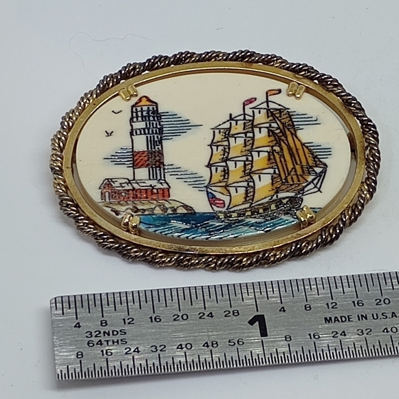 * vintage Krementz scrimshaw lighthouse & clipper ship pin brooch - Picture 2 of 6